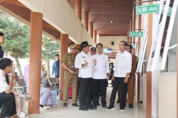 Dampingi Presiden Tinjau RSUD Sibuhuan, Pj Gubernur Sebut Rasio Tempat Tidur RS di Sumut Lebihi Standar WHO